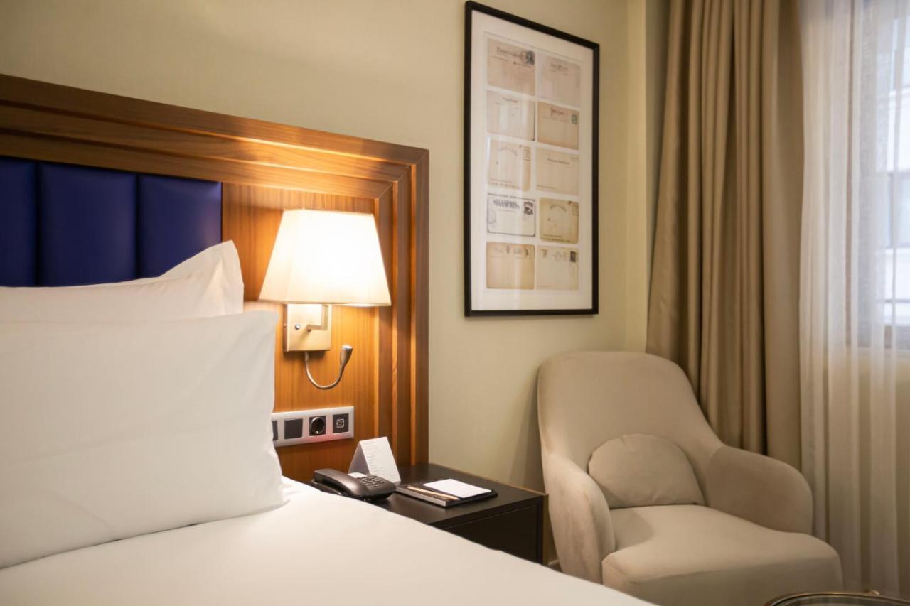 Hotel Ramada Plaza Sultanahmet Provincia di Provincia di Istanbul Esterno foto A room at the hotel